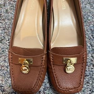 Brown leather Steve Madden flats
